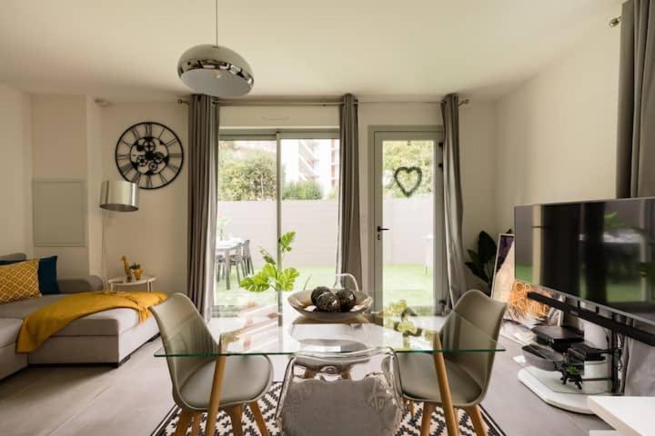 Stylish New 1 Bedroom Apartment In Juan Les Pins Αντίμπ Εξωτερικό φωτογραφία